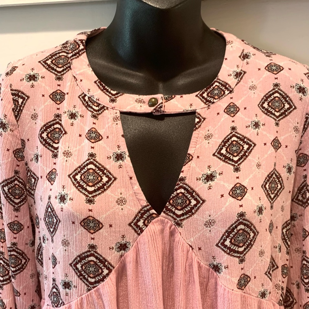 Adam Levine dusty Pink Women's v neck Top, size medium - Picture 2 of 6